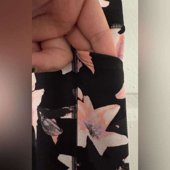 Victoria's Secret Black Leggings - Picture 5 of 5